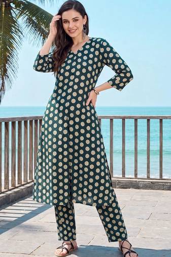 women printed regular cotton kurta with trousers