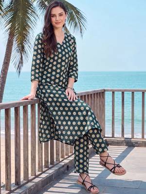 women printed regular cotton kurta with trousers 2