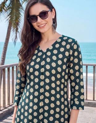 women printed regular cotton kurta with trousers 3