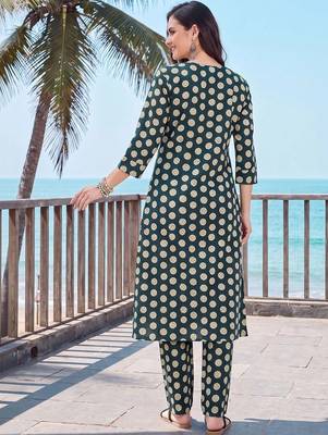 women printed regular cotton kurta with trousers 5