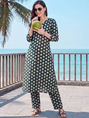 women printed regular cotton kurta with trousers 6