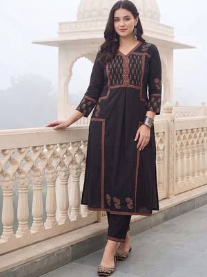women ethnic motifs printed regular cotton kurta with trousers 1