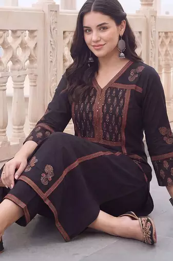 women ethnic motifs printed regular cotton kurta with trousers