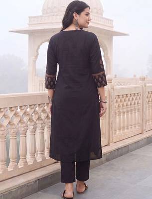 women ethnic motifs printed regular cotton kurta with trousers 5