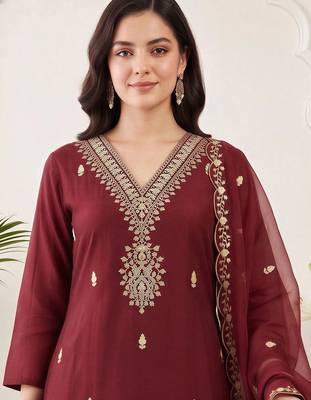 women ethnic motifs embroidered regular thread work kurta with trousers & with dupatta 2