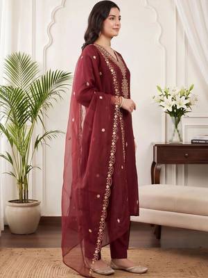 women ethnic motifs embroidered regular thread work kurta with trousers & with dupatta 3
