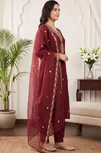 women ethnic motifs embroidered regular thread work kurta with trousers & with dupatta