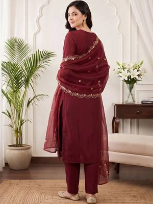 women ethnic motifs embroidered regular thread work kurta with trousers & with dupatta 4