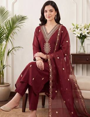 women ethnic motifs embroidered regular thread work kurta with trousers & with dupatta 5