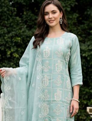 women ethnic motifs embroidered regular thread work kurta with trousers & with dupatta 2