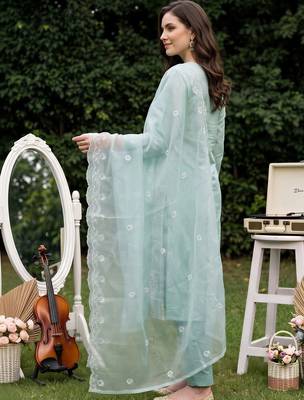 women ethnic motifs embroidered regular thread work kurta with trousers & with dupatta 3