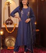 women ethnic motifs embroidered regular thread work kurta with trousers & with dupatta