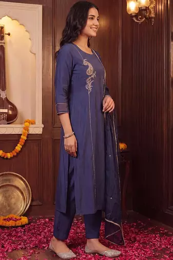 women ethnic motifs embroidered regular thread work kurta with trousers & with dupatta
