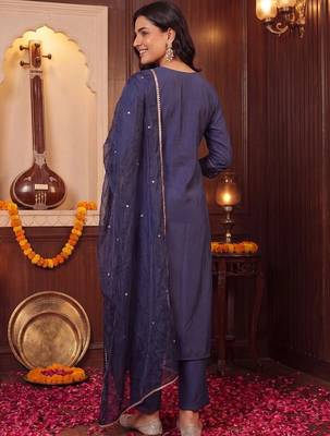 women ethnic motifs embroidered regular thread work kurta with trousers & with dupatta 4