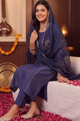 women ethnic motifs embroidered regular thread work kurta with trousers & with dupatta