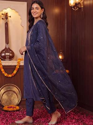 women ethnic motifs embroidered regular thread work kurta with trousers & with dupatta 6