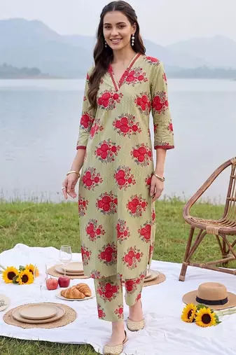 women floral printed regular cotton kurta with trousers