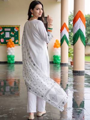 women ethnic motifs embroidered regular mirror work cotton kurta with trousers & with dupatta 6