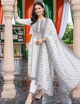 women ethnic motifs printed regular kurta with trousers & with dupatta 5