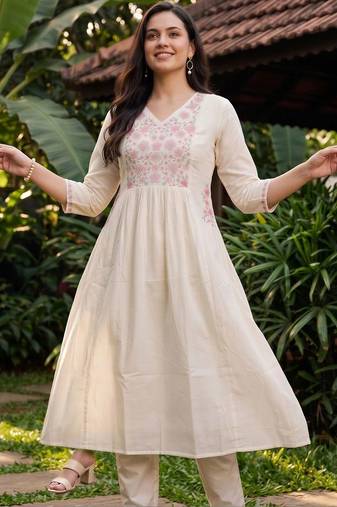 women floral embroidered empire thread work cotton kurta with trousers