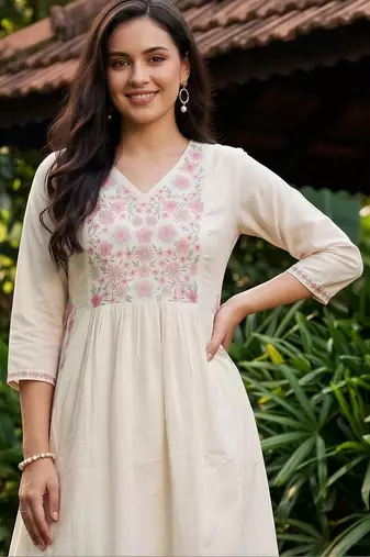 women floral embroidered empire thread work cotton kurta with trousers
