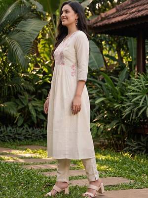 women floral embroidered empire thread work cotton kurta with trousers 3