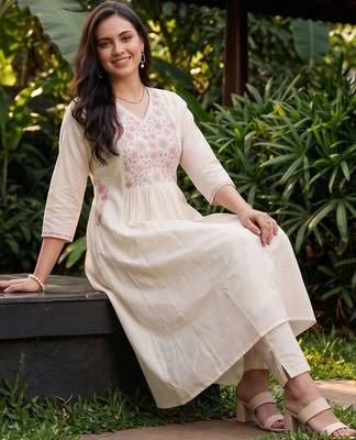 women floral embroidered empire thread work cotton kurta with trousers 5