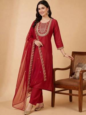 women ethnic motifs embroidered regular liva kurta with trousers & with dupatta 1