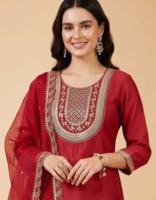 women ethnic motifs embroidered regular liva kurta with trousers & with dupatta 2