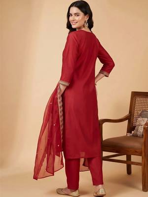 women ethnic motifs embroidered regular liva kurta with trousers & with dupatta 4