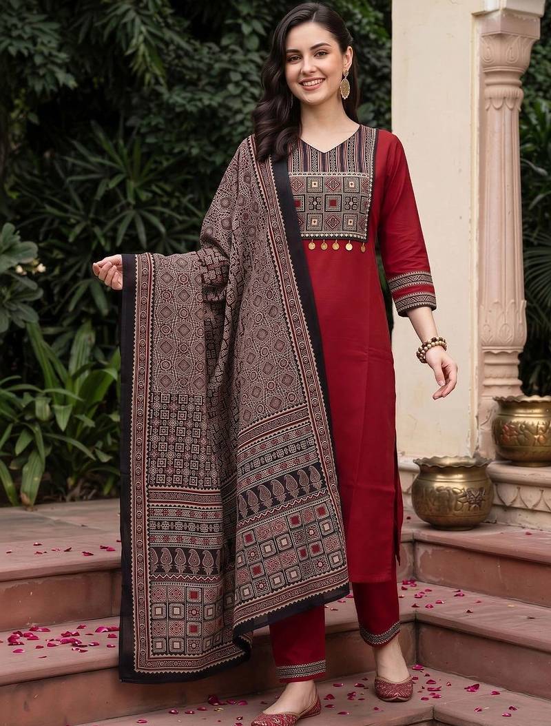 women printed regular gotta patti cotton kurta with trousers & with dupatta