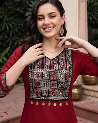 women printed regular gotta patti cotton kurta with trousers & with dupatta 2