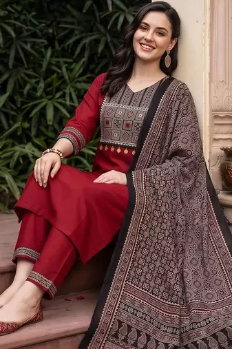 women printed regular gotta patti cotton kurta with trousers & with dupatta