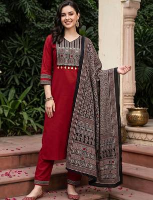 women printed regular gotta patti cotton kurta with trousers & with dupatta 6