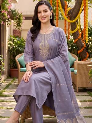 women ethnic motifs embroidered regular thread work kurta with trousers & with dupatta 2