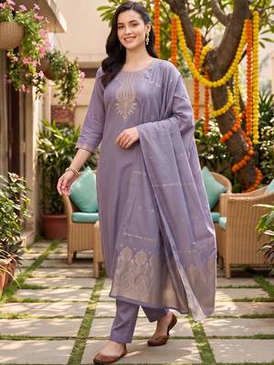 women ethnic motifs embroidered regular thread work kurta with trousers & with dupatta 3