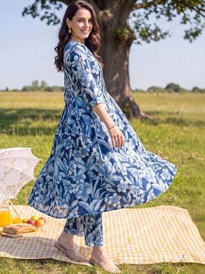 women floral printed regular cotton kurta with trousers 6