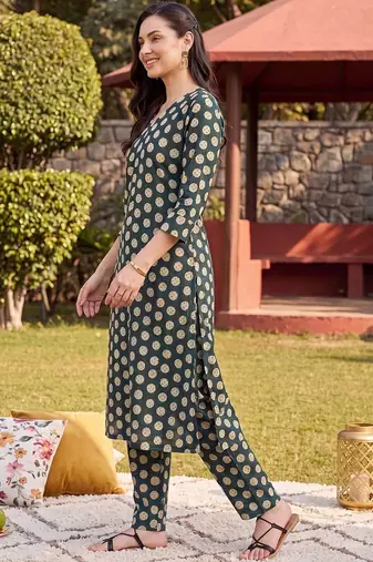 women printed regular cotton kurta with trousers