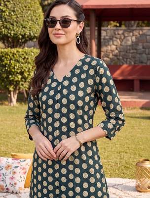 women printed regular cotton kurta with trousers 4