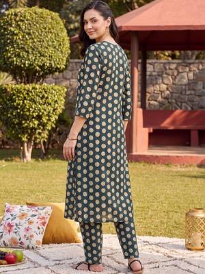women printed regular cotton kurta with trousers 5