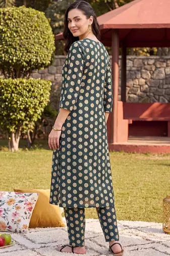 women printed regular cotton kurta with trousers