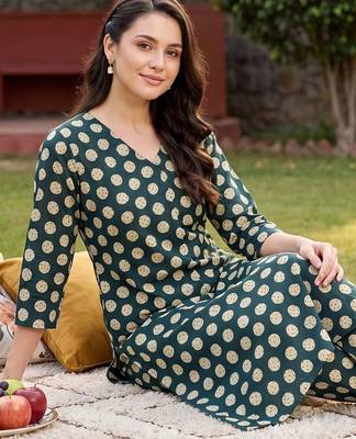 women printed regular cotton kurta with trousers 6