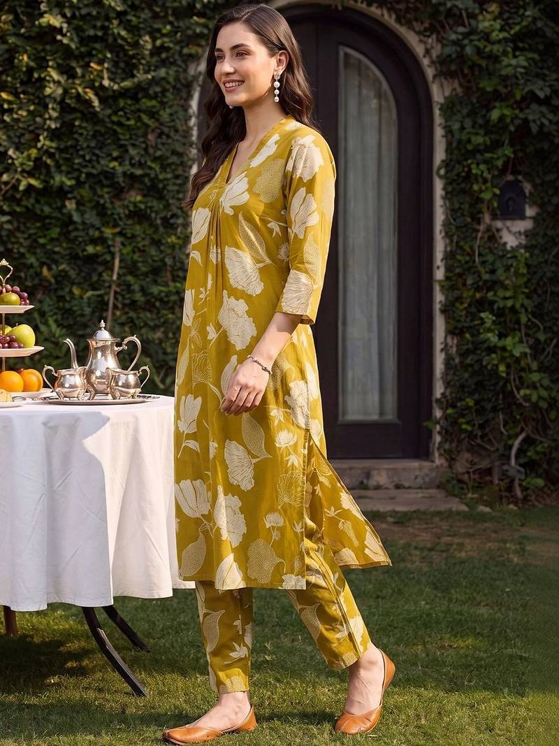 women floral printed pleated cotton kurta with trousers