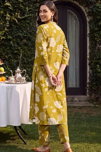 women floral printed pleated cotton kurta with trousers