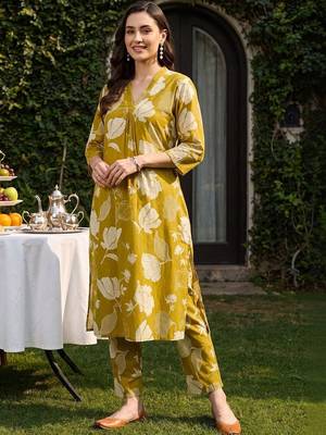 women floral printed pleated cotton kurta with trousers 6