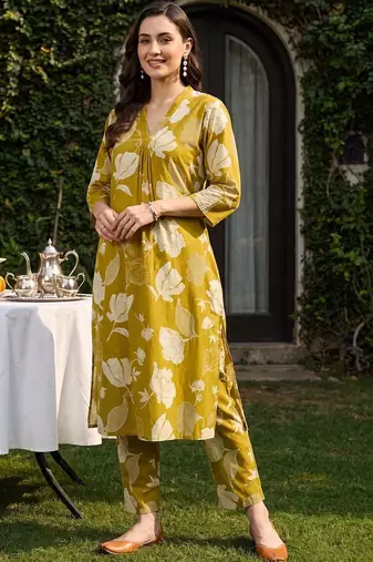 women floral printed pleated cotton kurta with trousers