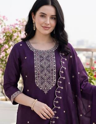 women ethnic motifs embroidered regular thread work kurta with trousers & with dupatta 4