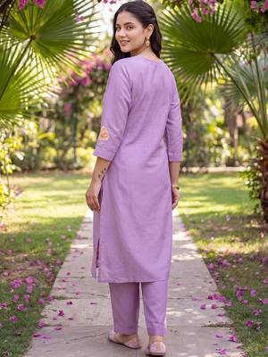 women floral embroidered regular thread work kurta with trousers & with dupatta 4