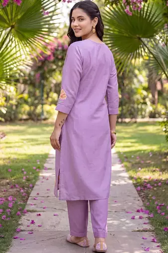 women floral embroidered regular thread work kurta with trousers & with dupatta