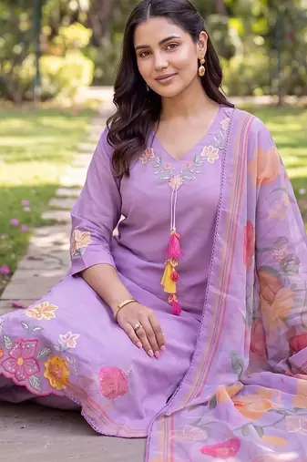 women floral embroidered regular thread work kurta with trousers & with dupatta